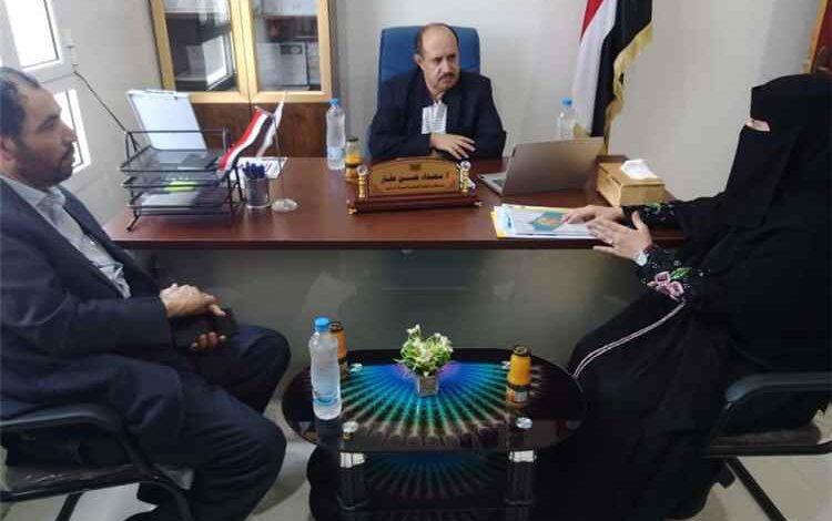 نائب وزير الشؤون الاجتماعية يطلع على سير العمل في اللجنة الوطنية للمرأة بمأرب