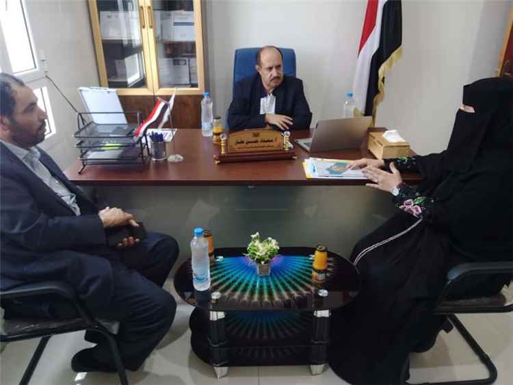 نائب وزير الشؤون الاجتماعية يطلع على سير العمل في اللجنة الوطنية للمرأة بمأرب