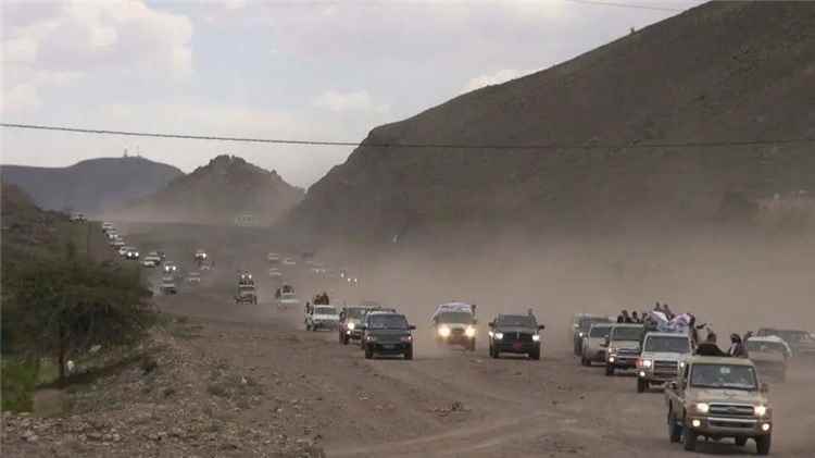 ناشط سياسي: الحشود القبلية في مطرح الشيخ حمد فدغم قادرة على الوصول الى صنعاء في 6 ساعات