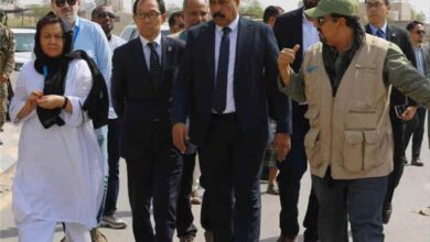 وزير الأشغال والسفير الياباني يطلعان على مشروع تأهيل طريق شارع الخمسين في عدن