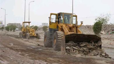وزير الأشغال ومحافظ لحج يدشنان أعمال الصيانة الروتينية للطرق بالمحافظة