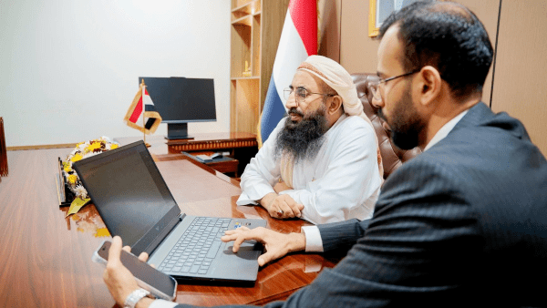 وزير الأوقاف يعلن انطلاق أعمال العمرة للمعتمرين اليمنيين وفق ترتيبات جديدة ويدشّن أول تأشيرة عمرة لموسم 1448هـ