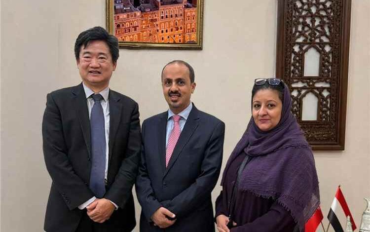 وزير الإعلام يبحث مع القائم بأعمال السفير الصيني تعزيز التعاون الثنائي وآفاق الشراكة