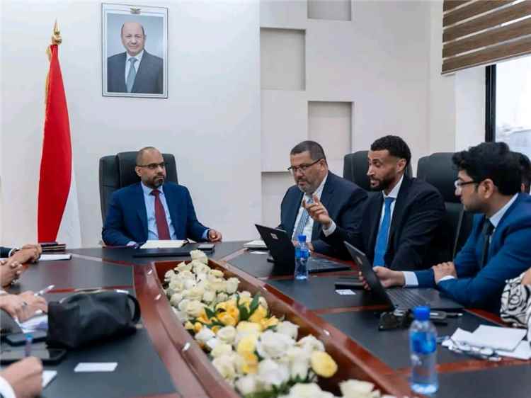 وزير الاتصالات يبحث مع وفد البنك الدولي أولويات التحول الرقمي ودعم تطوير البنية التحتية للقطاع