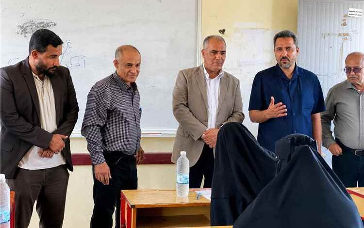 وزير التربية والتعليم العبادي ومحافظ لحج يتفقدان سير امتحانات الثانوية في عدد من المراكز الامتحانية بالمحافظة