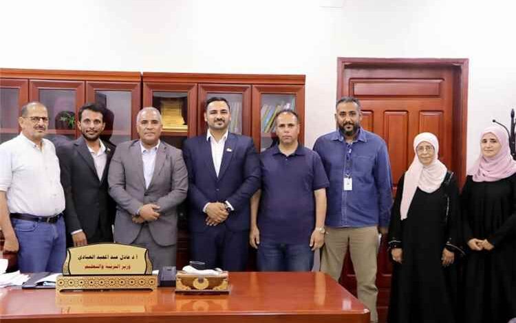 وزير التربية والتعليم (العبادي) يبحث مع منظمة CRS الأمريكية خطة تأهيل 34 روضة في عدن ولحج والضالع