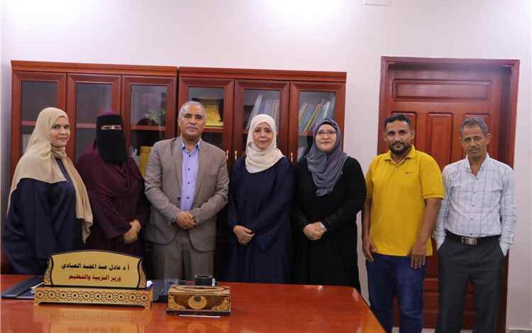 وزير التربية والتعليم يبحث مع رئيسة اللجنة الوطنية للمرأة تعزيز قدرات الكوادر النسائية ودعم تعليم الفتاة