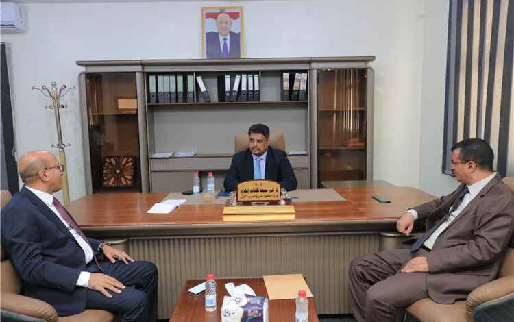 وزير التعليم الفني يبحث تعزيز الشراكة مع الأكاديمية العربية لتطوير التدريب والتأهيل