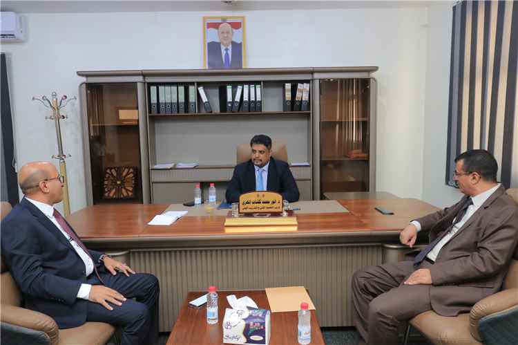وزير التعليم الفني يبحث تعزيز الشراكة مع الأكاديمية العربية لتطوير التدريب والتأهيل