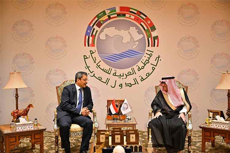 وزير الثقافة والسياحة يبحث مع رئيس المنظمة العربية للسياحة تعزيز التعاون لتطوير القطاع السياحي في اليمن