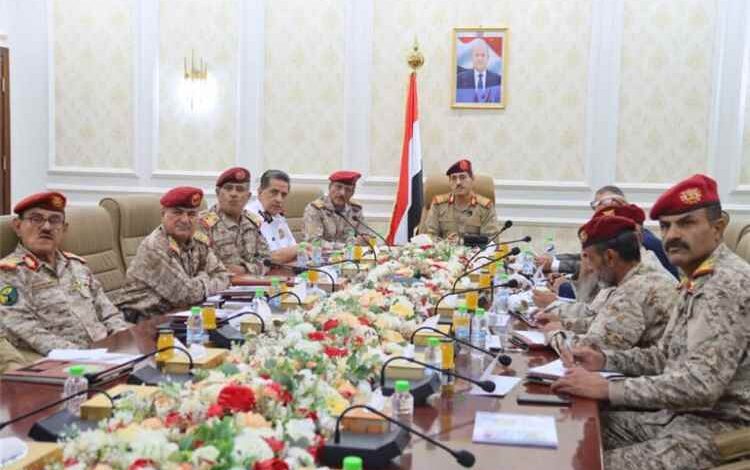 وزير الدفاع يترأس اجتماعاً للمجلس الأعلى للأكاديمية العسكرية العليا في عدن
