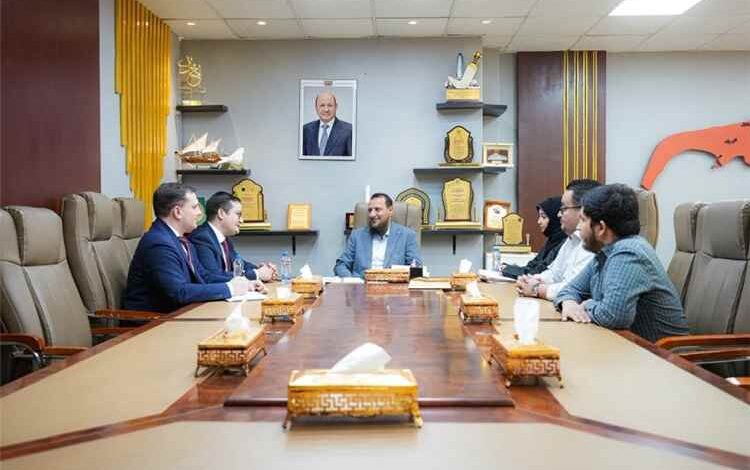 وزير الدولة محافظ عدن يبحث مع السفير الروسي تعزيز التعاون المشترك