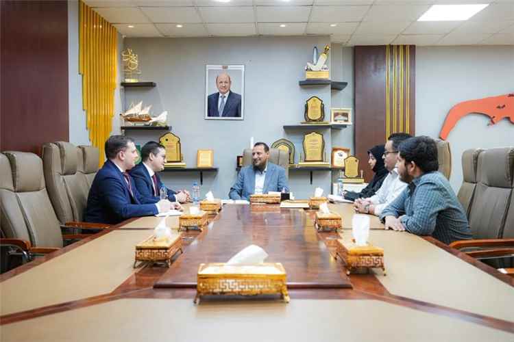 وزير الدولة محافظ عدن يبحث مع السفير الروسي تعزيز التعاون المشترك