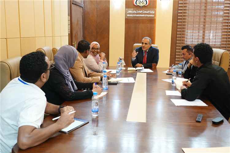 وزير الصحة يلتقي فريقًا من منظمة الصحة العالمية لمناقشة تعزيز برامج مكافحة الأمراض وتطوير نظام الترصد الصحي