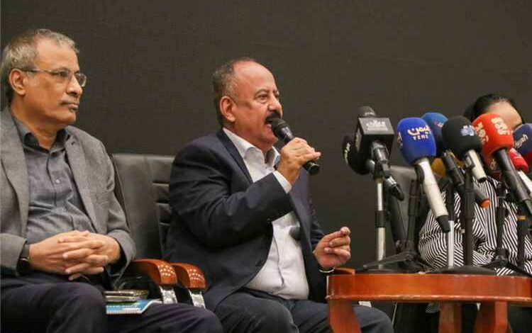 وزير النقل يلتقي نخبة من الأكاديميين والشخصيات الاجتماعية والإعلاميين ونشطاء المجتمع المدني لمناقشة المستجدات والقضايا العامة