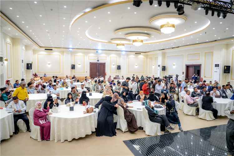 وزير النقل يلتقي نخبة من الاكاديميين والشخصيات الاجتماعية والإعلاميين ونشطاء المجتمع المدني لمناقشة المستجدات والقضايا العامة