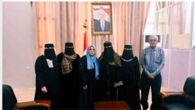 وزيرة الدولة لشؤون المرأة تناقش مع السلطة المحلية في عدن تعزيز برامج تمكين المرأة