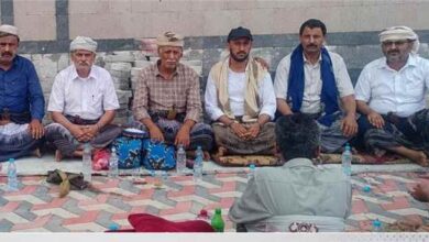 وفد مديرية مكيراس برئاسة المدير العام يؤدي واجب العزاء بوفاة الرئيس هادي بمسقط رأسه في مديرية الوضيع