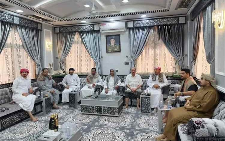 وكيل وزارة الداخلية لقطاع الخدمات المدنية يستقبل وزير الدولة أكرم العامري بسيئون ويبحثان عدداً من القضايا