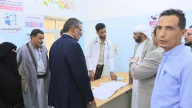 وكيلا محافظة مأرب يتفقدان مستوى الانضباط الوظيفي في عدد من الوحدات الحكومية بمديريتي المدينة والوادي