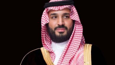 ولي العهد السعودي يعزي نجل الرئيس هادي في وفاة والده