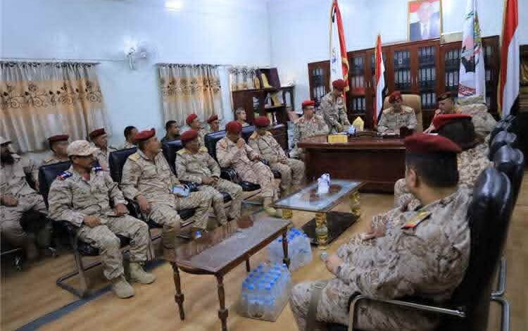 ​لجنة عسكرية من وزارة الدفاع تبدأ إجراءات الاستلام والتسليم في محور تعز
