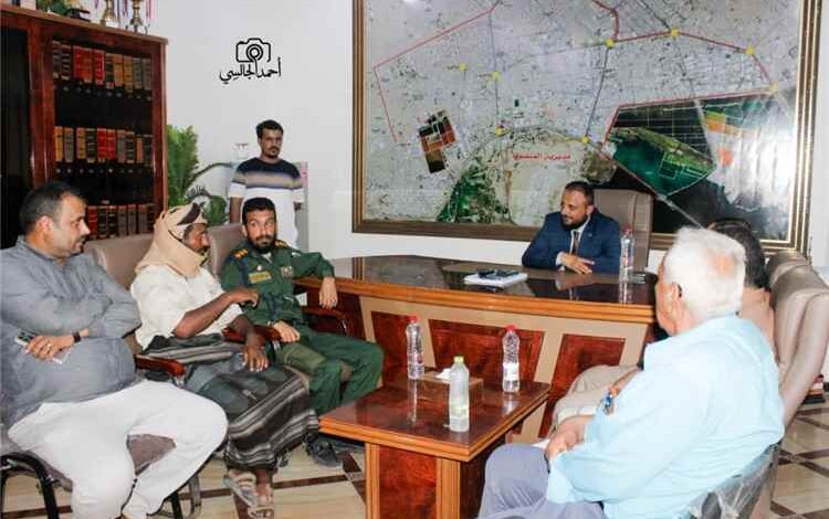 مدير عام المنصورة يلتقي أعضاء المجلس التنفيذي ويؤكد على تعزيز الأداء المؤسسي وخدمة المواطنين