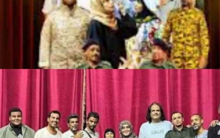 "للخلف دور" تختتم عروضها في عدن وسط حضور جماهيري واسع وإشادات بالعمل المسرحي