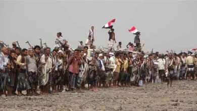 أبناء موزع في تعز يعلنون تأييدهم لقرارات مجلس القيادة الرئاسي