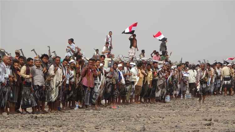 أبناء موزع في تعز يعلنون تأييدهم لقرارات مجلس القيادة الرئاسي
