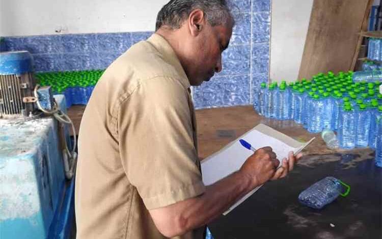 أبين .. حملة رقابية في خنفر للتفتيش على مصانع ومعامل المياه