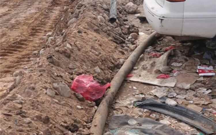 أزمة مياه في عزان بسبب مشروع توسعة الشارع.. والأهالي يطالبون بحلول عاجلة
