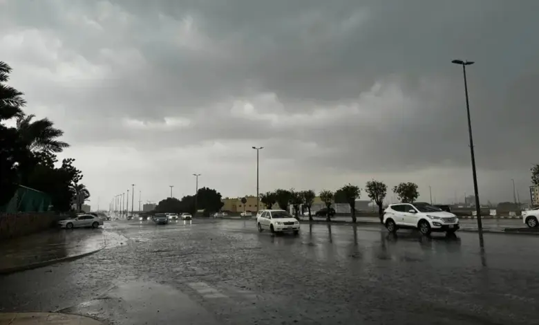 أمطار رعدية غزيرة وسيول متوقعة على جازان وعسير اليوم