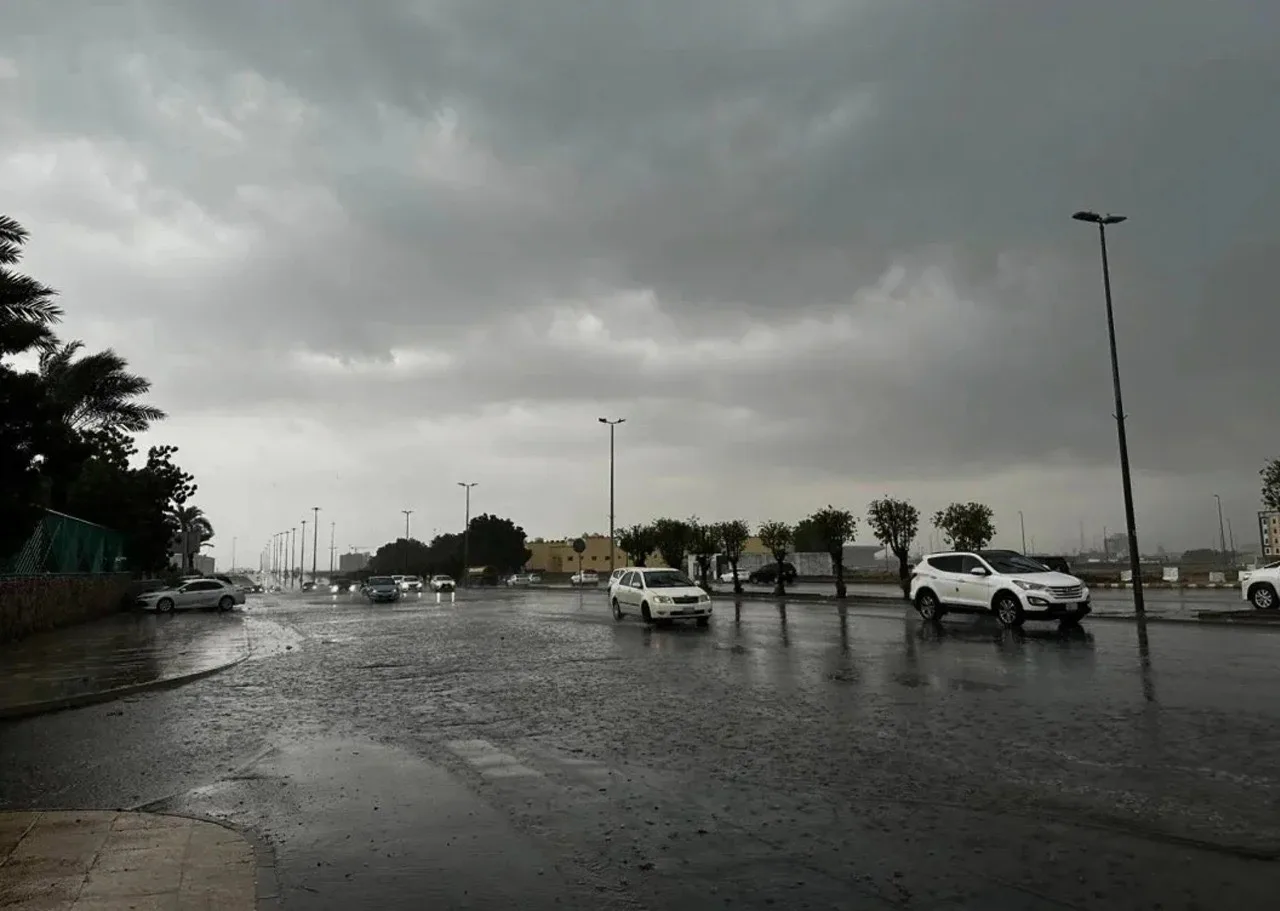 أمطار رعدية غزيرة وسيول متوقعة على جازان وعسير اليوم