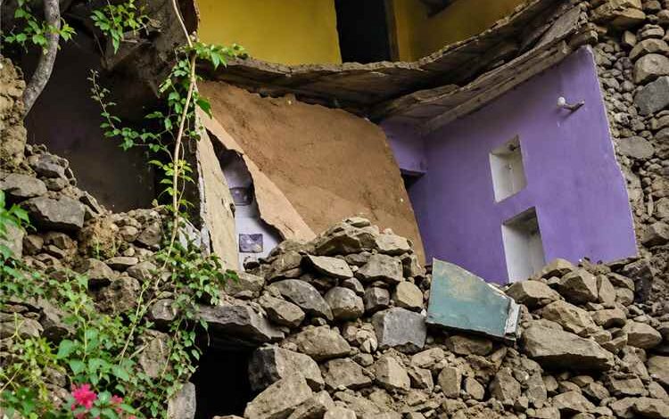 أمطار غزيرة تتسبب بانهيار جزئي لمنزل في تعز