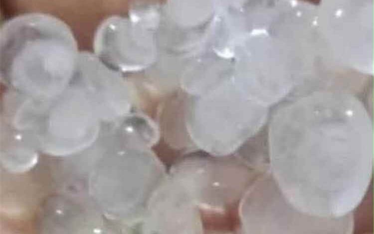 أمطار مصحوبة بحبات البرد تهطل على لحج.. وآمال بأن تمتد إلى عدن