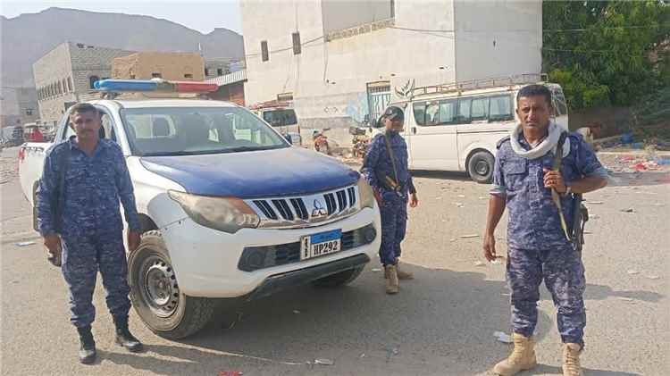 أمن حجر يضبط مواد غذائية منتهية الصلاحية في سوق خريف حجر السنوي الثالث
