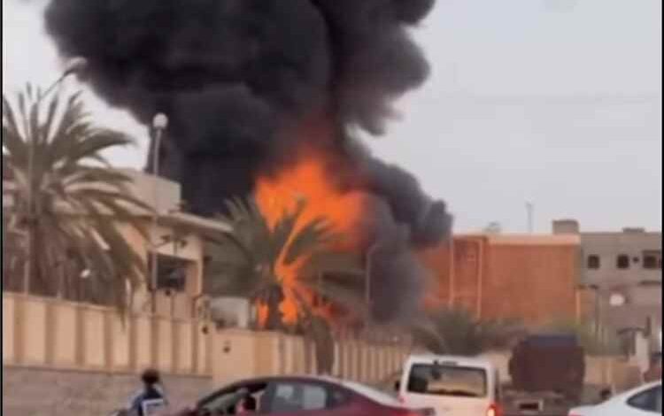 إخماد حريق مصنع الفلين في مديرية المنصورة