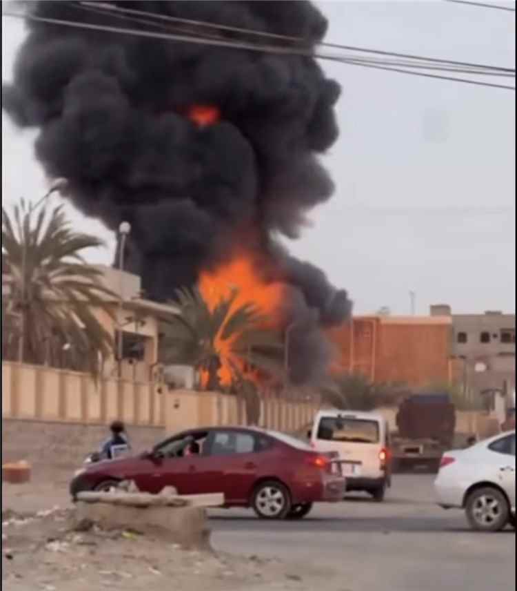 إخماد حريق مصنع الفلين في مديرية المنصورة