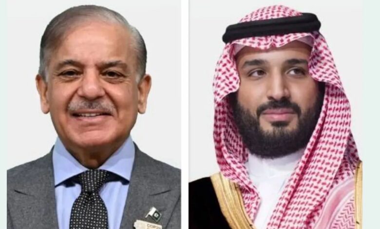 إسلام آباد تدين الهجوم الحوثي.. ولي العهد السعودي يتلقى اتصالا من رئيس وزراء باكستان