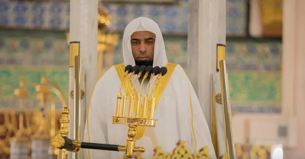 إمام المسجد النبوي: اتقوا النار بالتوبة.. وسقيا الماء صدقة عظيمة في الحر