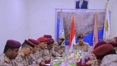 اجتماع أمني حاسم في عدن.. وزير الدفاع يعلن رفع الجاهزية ويحذر من تحركات الحوثيين والدعم الإيراني