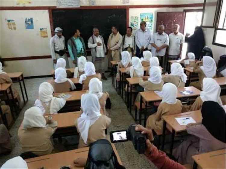 استياء من فرض غرامة مالية على الطالبات المتأخرات في مدارس الحديدة