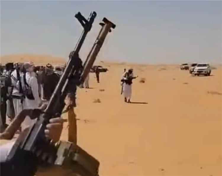 اشتباكات بين مليشيات الحوثي الارهابية وقبائل ذو حسين في اليتمة بمحافظة الجوف