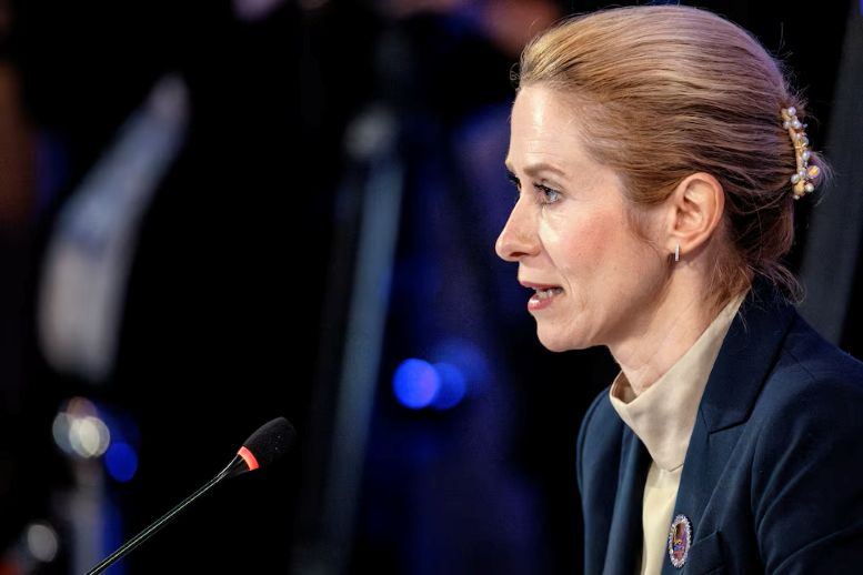الاتحاد الأوروبي يحذر الحوثيين ويطالب بوقف تهديد الملاحة في البحر الأحمر