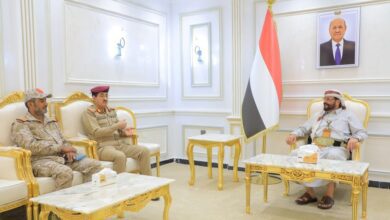 التقى وزير الدفاع ورئيس هيئة الأركان بحضور قائد التحالف بمأرب.. اللواء العرادة يوجه برفع الجاهزية ويتحدث عن معركة مصيرية
