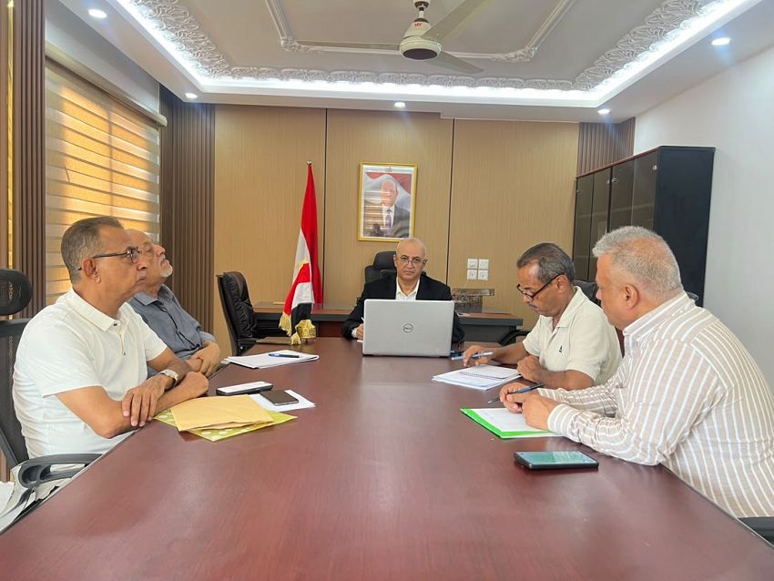 الحكومة اليمنية تبحث مع منظمة دولية آليات تنفيذ مشروع الصرف الصحي بمأرب