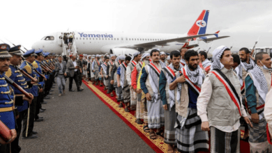 الحكومة اليمنية: مليشيا الحوثي هي من تقف وراء تعطيل صفقة تبادل الأسرى وهي من منعت استكمال الترتيبات اللوجستية وأجلت التنفيذ