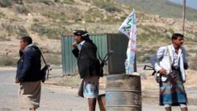 الحوثيون يحولون طرق إب إلى ثكنات عسكرية وسط انتشار مكثف على الطريق إلى الضالع