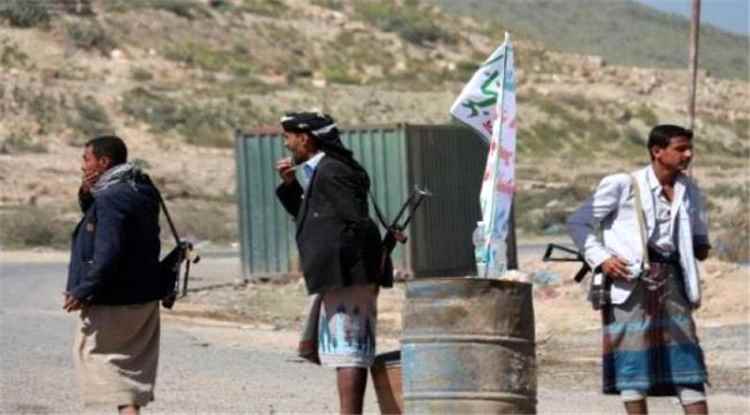 الحوثيون يحولون طرق إب إلى ثكنات عسكرية وسط انتشار مكثف على الطريق إلى الضالع